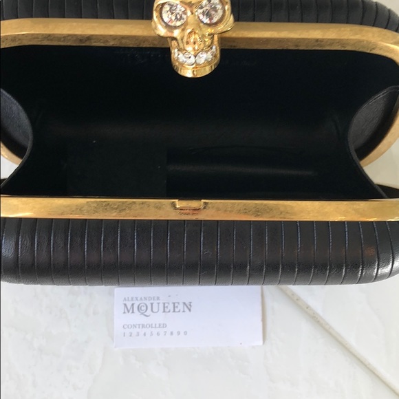 Alexander McQueen black clutch MUST HAVE! - Picture 5 of 5